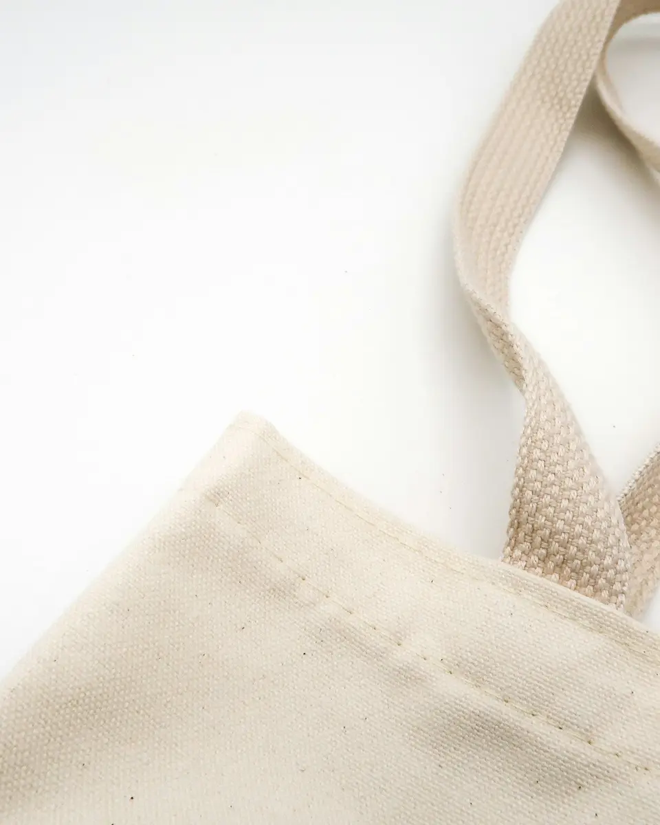 Linde & Lou's wordmark on a canvas tote bag